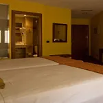 Carlos V Hotel 2*