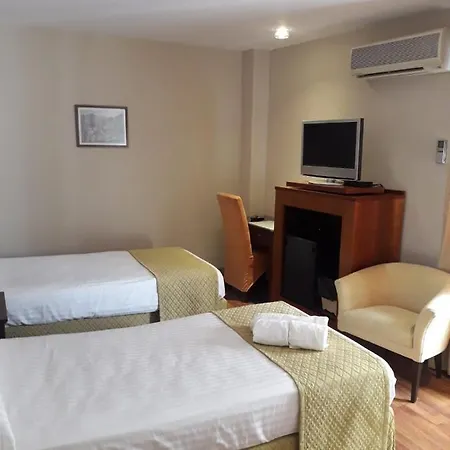 Carlos V Hotel 2*