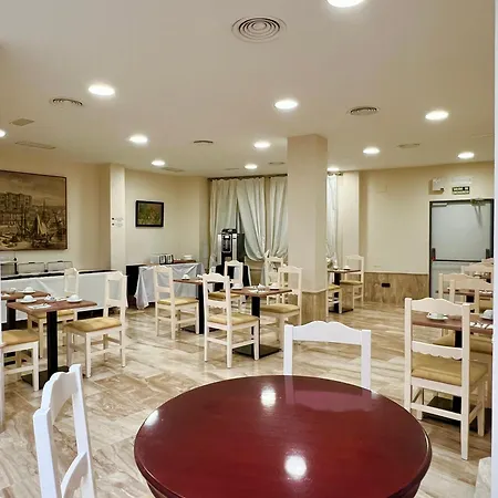 Carlos V 2* Málaga