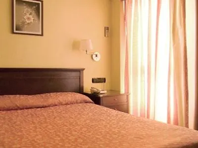 Carlos V Hotel 2*